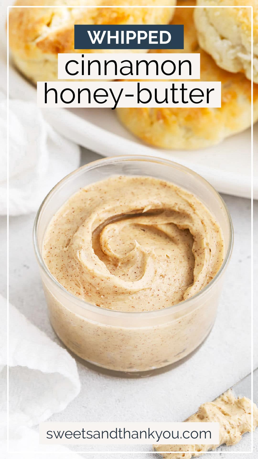 Whipped Cinnamon Butter - This easy cinnamon honey butter recipe adds gorgeous flavor to biscuits, rolls, toast, sweet potatoes & more! // Whipped Honey Butter Recipe // Texas Roadhouse Cinnamon Butter // Texas Roadhouse Cinnamon Honey Butter #cinnamonbutter #honeybutter #thanksgiving #butter