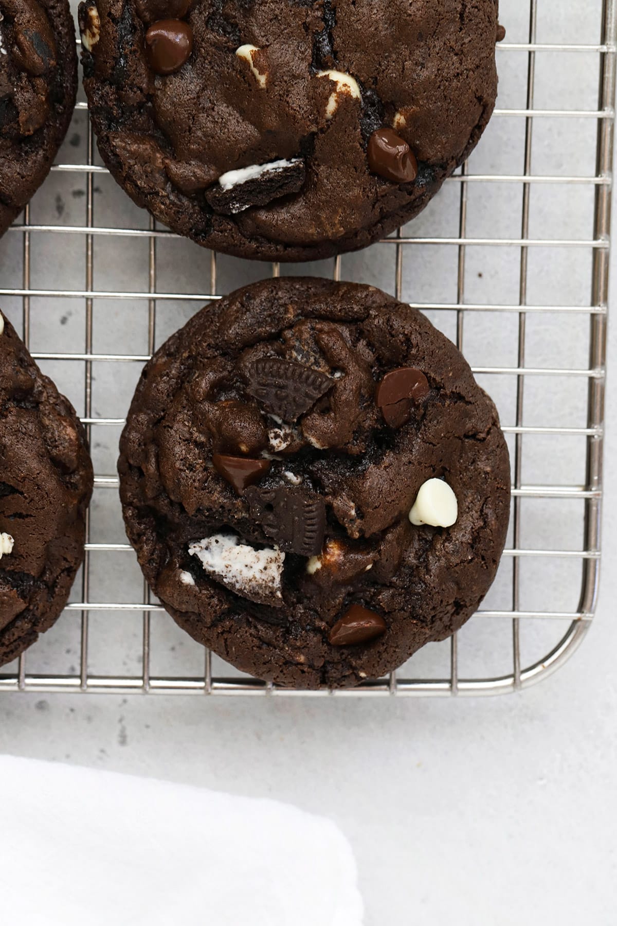Gluten-Free Chocolate Cookies And Cream Cookies