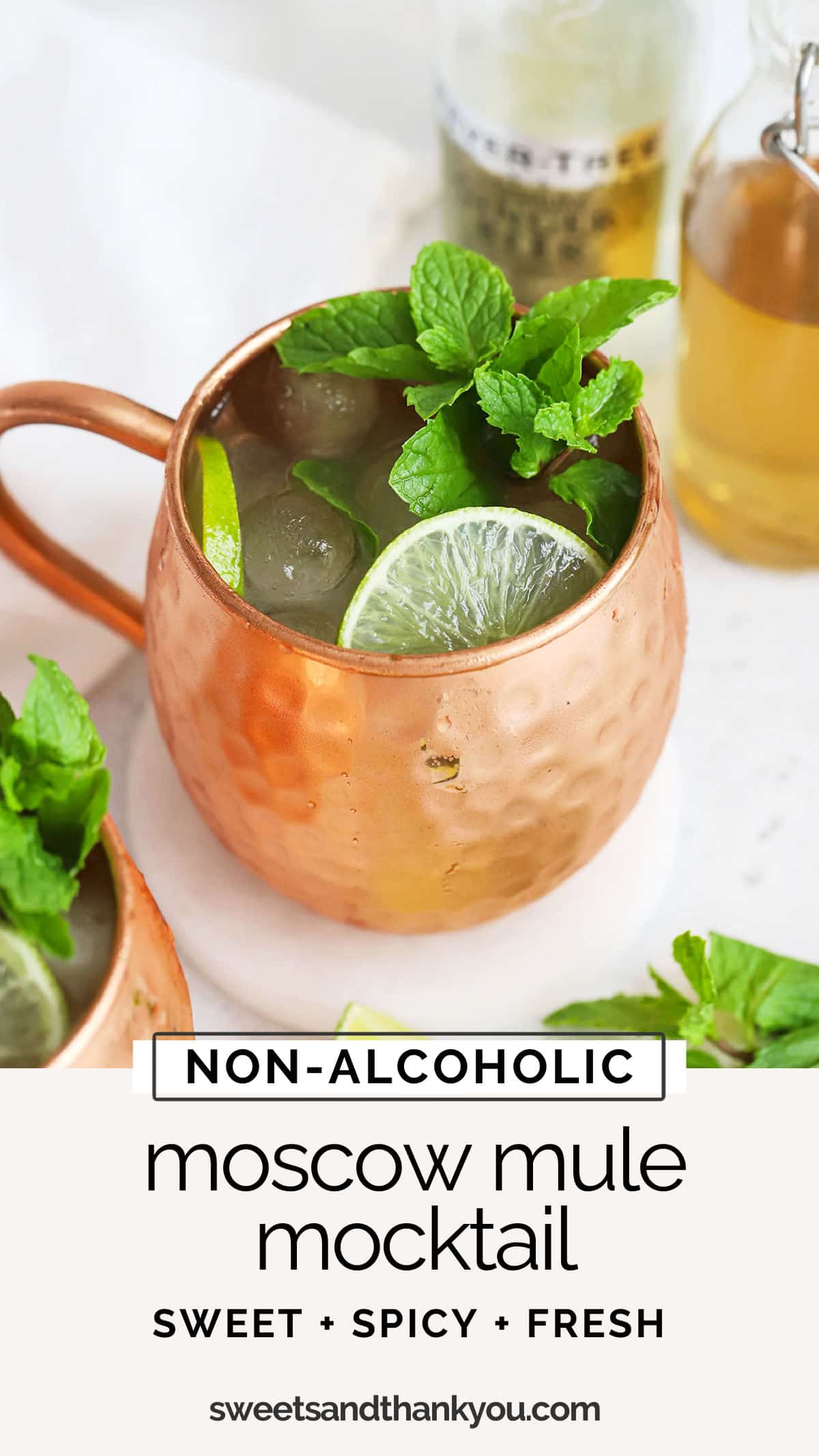 Non-Alcoholic Moscow Mule Mocktail - This virgin moscow mule recipe is sweet, spicy & so refreshing. A perfect party drink! // non-alcoholic moscow mule recipe / moscow mule mocktails / ginger beer mocktail / ginger mocktail / holiday mocktail / how to make a virgin moscow mule / moscow mule mocktail ingredients / virgin party drink / non alcoholic holiday drink / mocktail with ginger beer